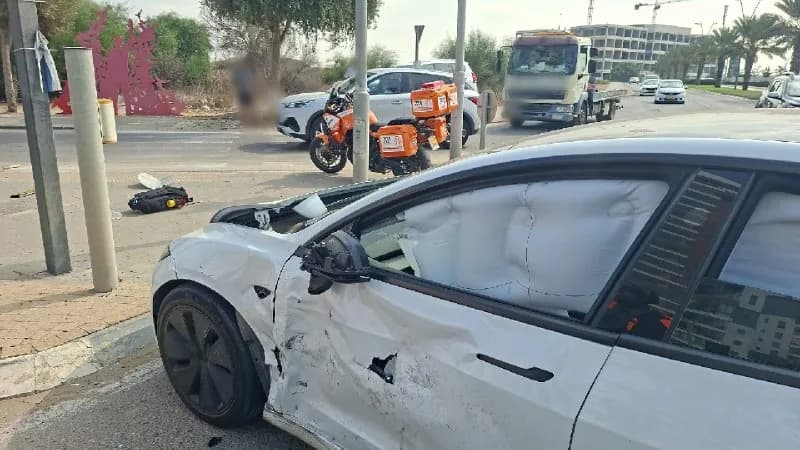 Two lightly injured at Begin–HaTaasiya intersection