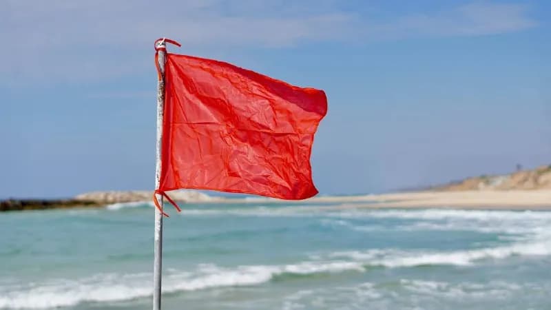 Red flag displayed at Ashkelon beaches on Thursday, September 24