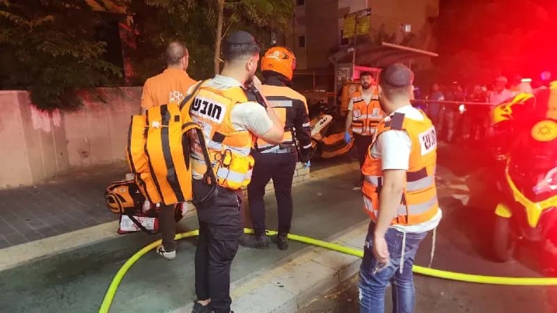 חמישה נפגעו משאיפת עשן בשריפה בבניין מגורים באשקלון