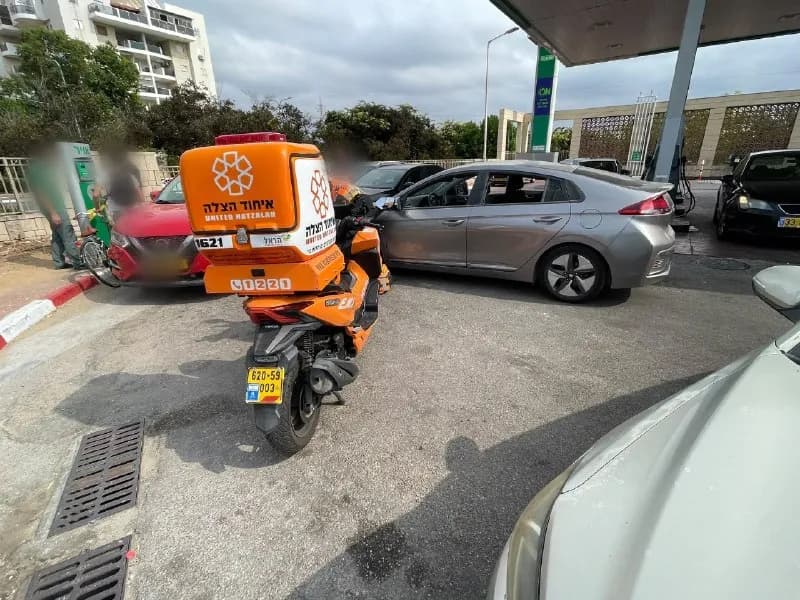 בת 77 נפגעה קלות לאחר שרכב התדרדר ופגע בה באשקלון